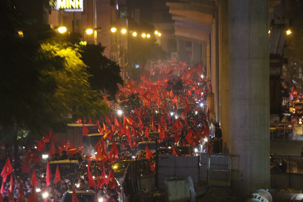 Đêm cuồng nhiệt với chức vô địch AFF Cup 2018 của tuyển Việt Nam ảnh 5