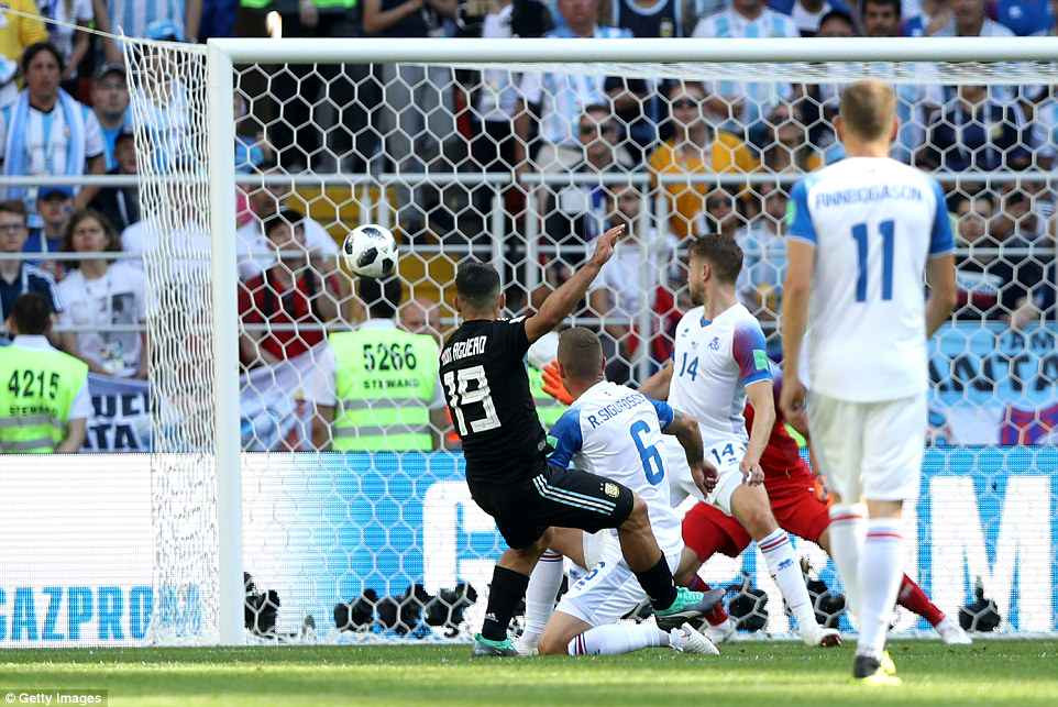 Messi đá hỏng phạt đền, Argentina bị Iceland cầm hòa ảnh 16