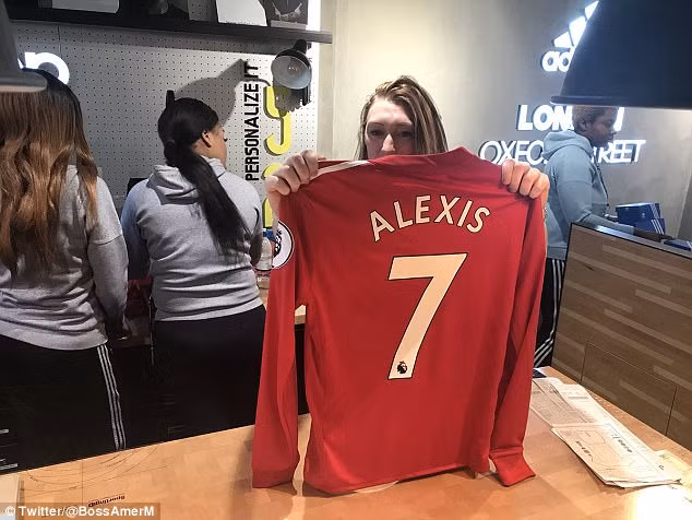 M.U dùng phi cơ đón Sanchez, ra mắt ngay đêm nay ảnh 1