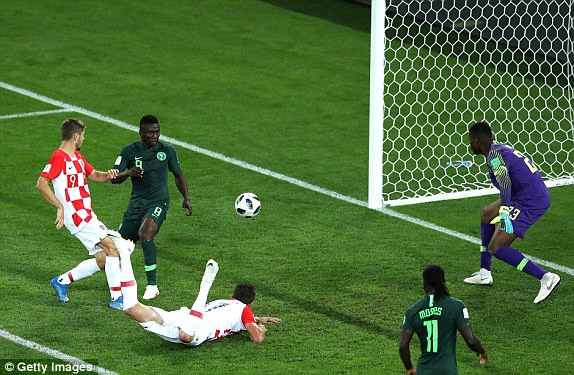 Hàng thủ lóng ngóng, Nigeria thua trắng Croatia ảnh 16