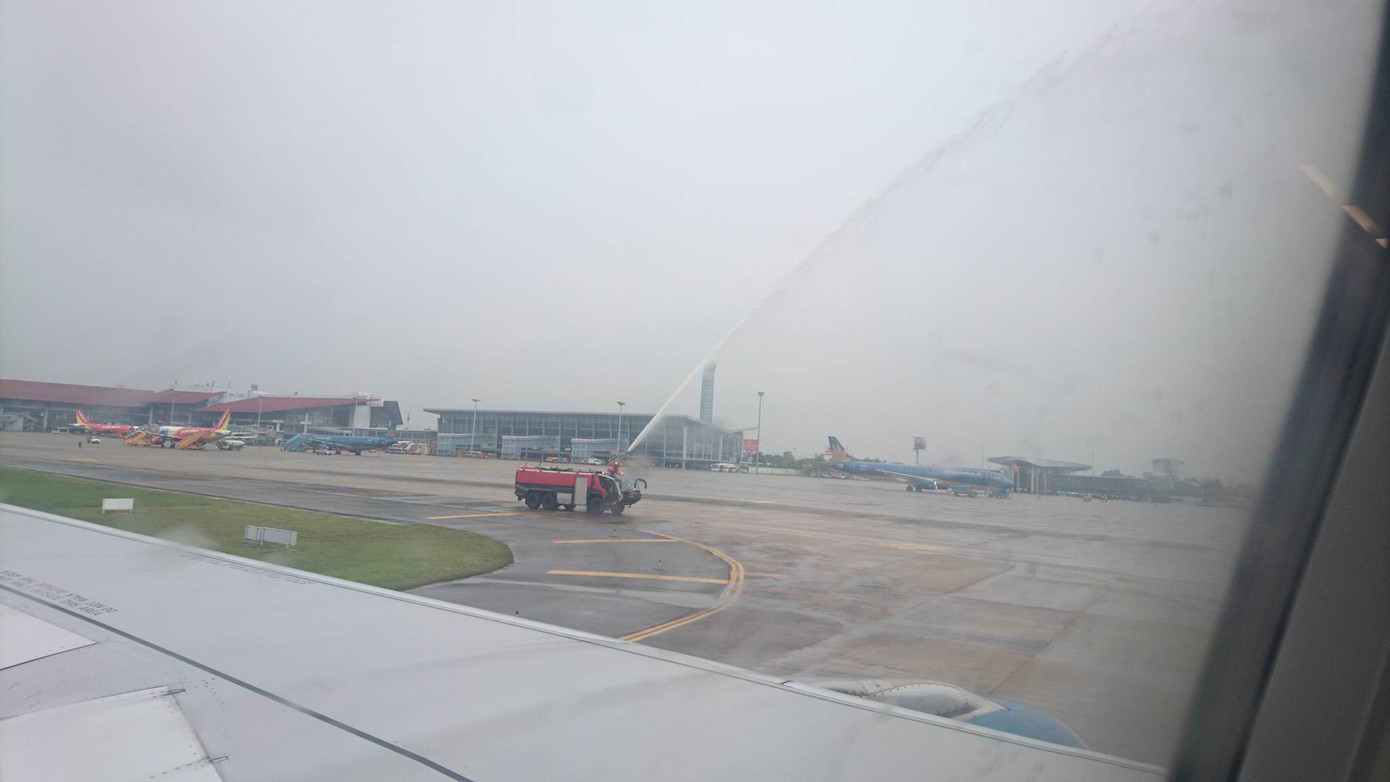 Olympic Việt Nam đã về tới sân bay Nội Bài ảnh 23