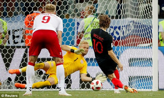 Croatia vào tứ kết sau trận thắng 'vỡ tim' trên chấm 11m ảnh 30