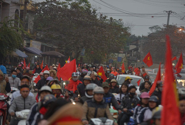 Thủ quân U23 Việt Nam được chào đón như người hùng ở quê nhà ảnh 3