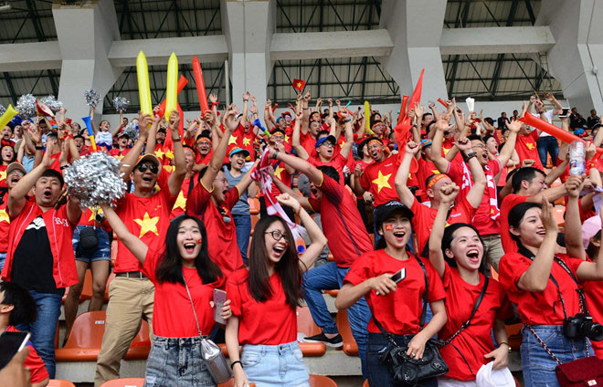 Cổ động viên tiếc nuối khi Việt Nam thua ở loạt penalty ảnh 2