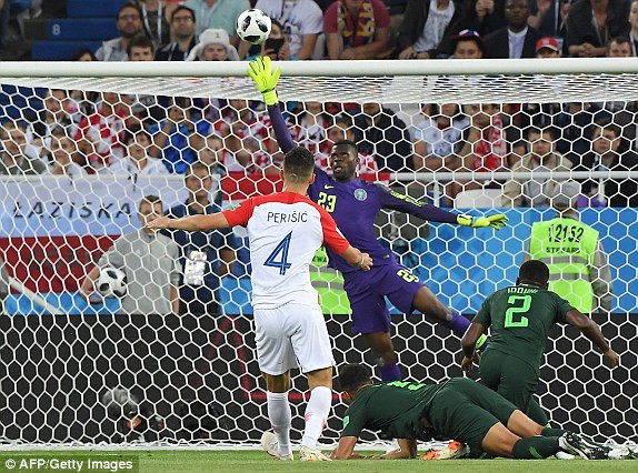 Hàng thủ lóng ngóng, Nigeria thua trắng Croatia ảnh 13