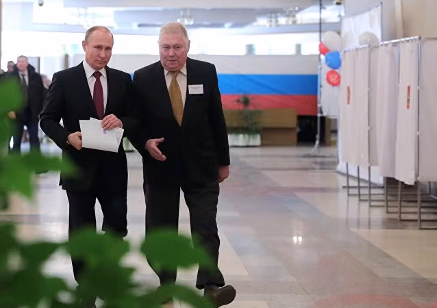 Vladimir Putin – Từ sĩ quan KGB tới ông chủ Điện Kremlin ảnh 9 Vladimir Putin – Từ sĩ quan KGB tới ông chủ Điện Kremlin ảnh 9