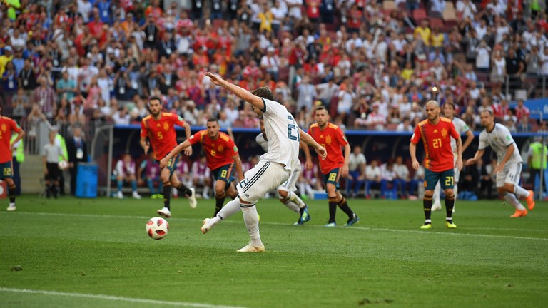 Thắng nghẹt thở Tây Ban Nha bằng 'đấu súng', Nga tiến vào tứ kết ảnh 20