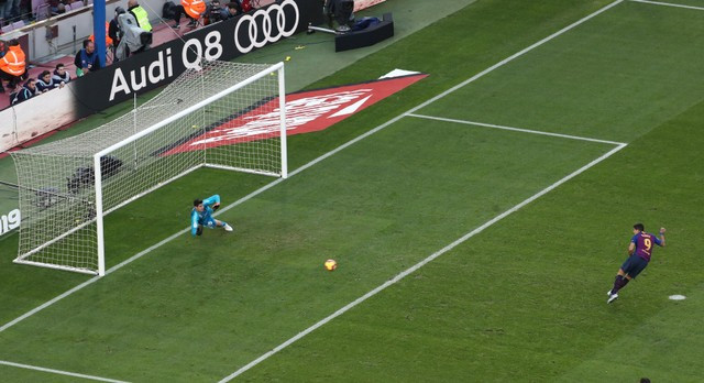 Suarez lập hat-trick, Barcelona vùi dập Real Madrid ở Siêu kinh điển ảnh 13