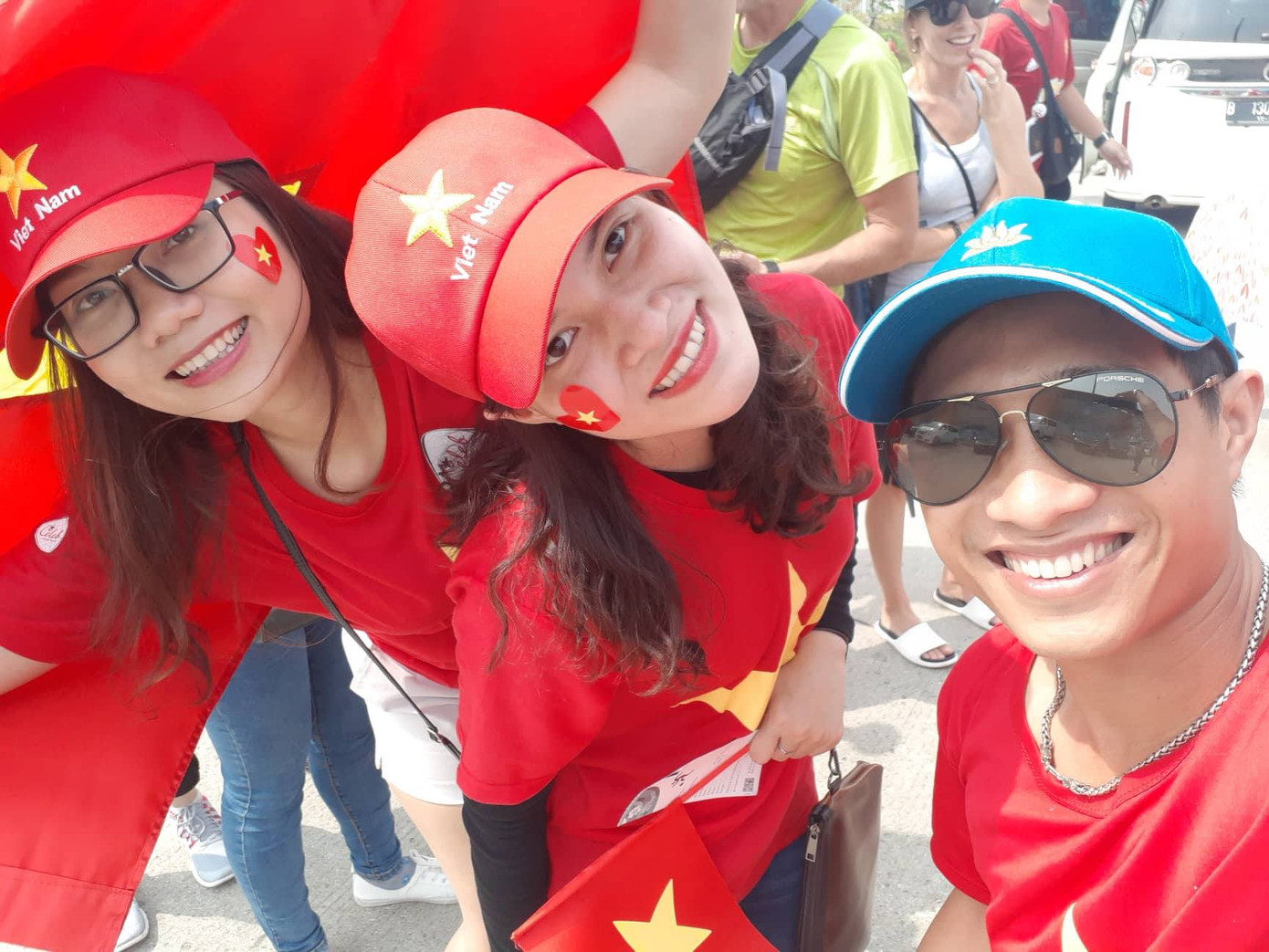 Cổ động viên tiếc nuối khi Việt Nam thua ở loạt penalty ảnh 37