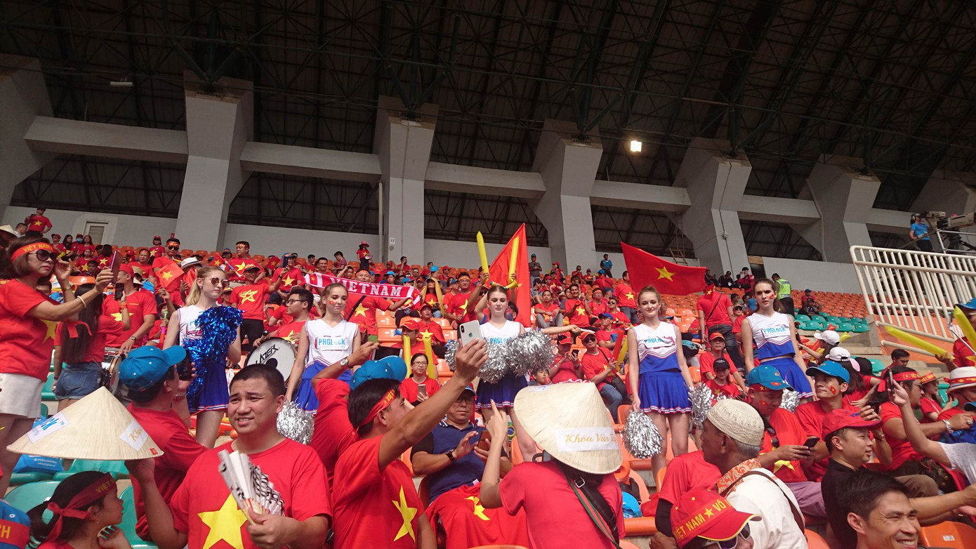 Cổ động viên tiếc nuối khi Việt Nam thua ở loạt penalty ảnh 30