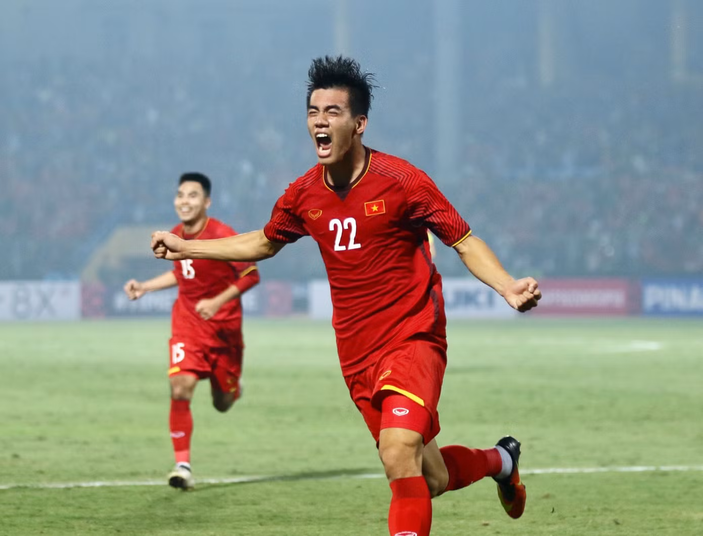 Hình ảnh tuyển Việt Nam vào bán kết AFF Cup với ngôi đầu bảng ảnh 10