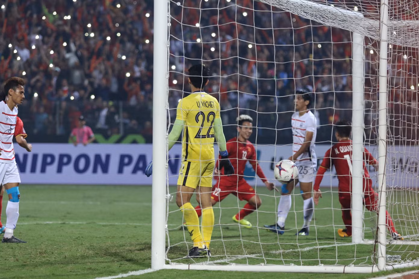 Hình ảnh tuyển Việt Nam vào bán kết AFF Cup với ngôi đầu bảng ảnh 13