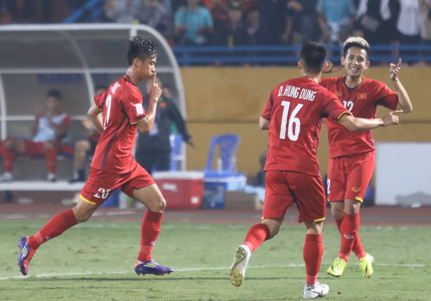 Văn Đức ăn mừng bàn thắng nâng tỷ số lên 3-0 cho đội tuyển Việt Nam