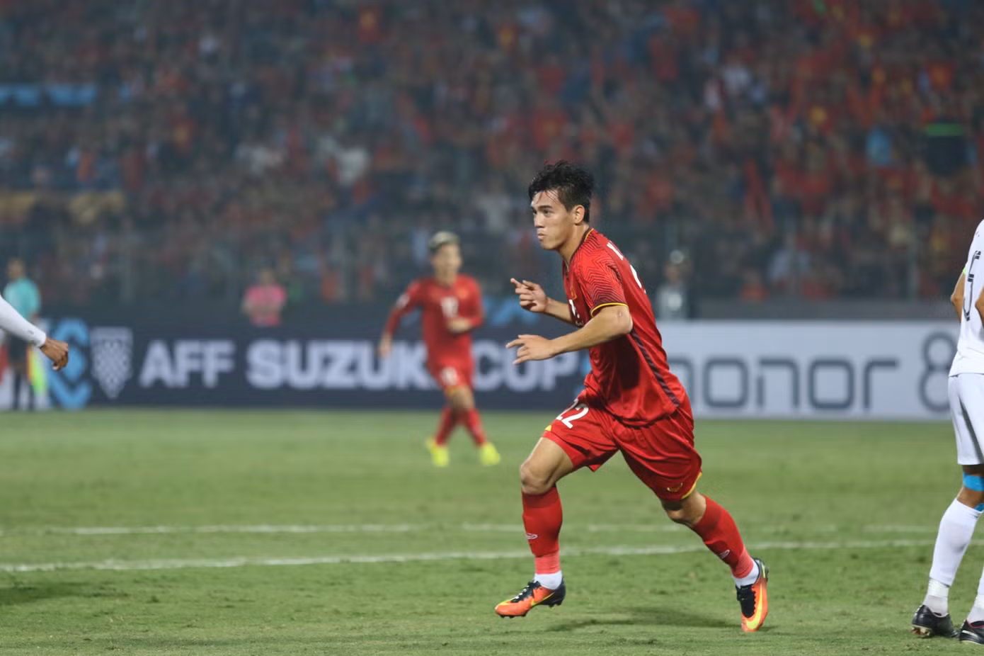 Hình ảnh tuyển Việt Nam vào bán kết AFF Cup với ngôi đầu bảng ảnh 9