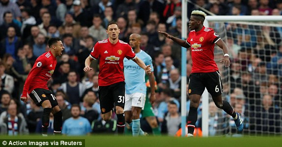 Ngược dòng khó tin, M.U cản Man City vô địch sớm ảnh 18