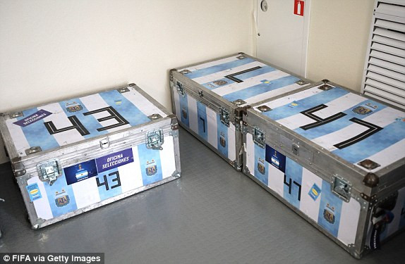 Argentina lách qua khe cửa hẹp vào vòng 1/8 World Cup ảnh 11