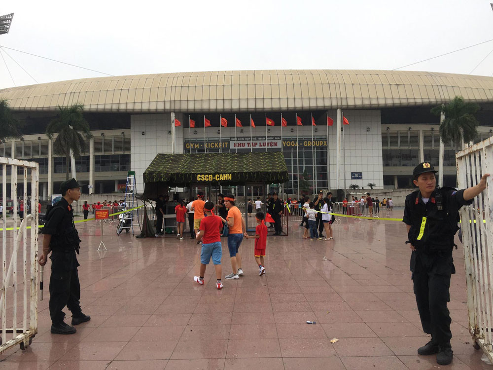 Olympic Việt Nam đã về tới sân bay Nội Bài ảnh 9