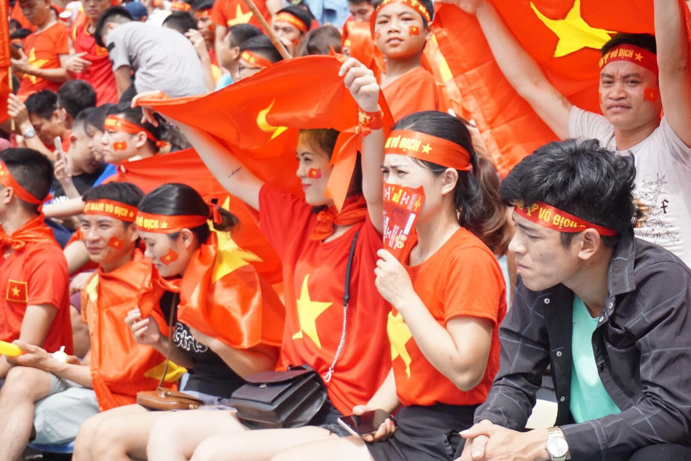 Cổ động viên tiếc nuối khi Việt Nam thua ở loạt penalty ảnh 22