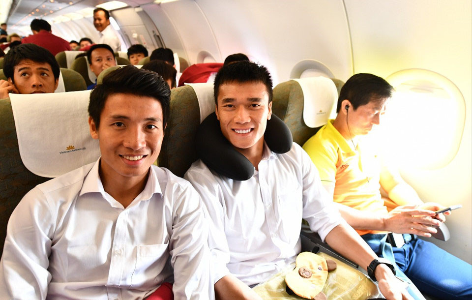 Olympic Việt Nam đã về tới sân bay Nội Bài ảnh 53