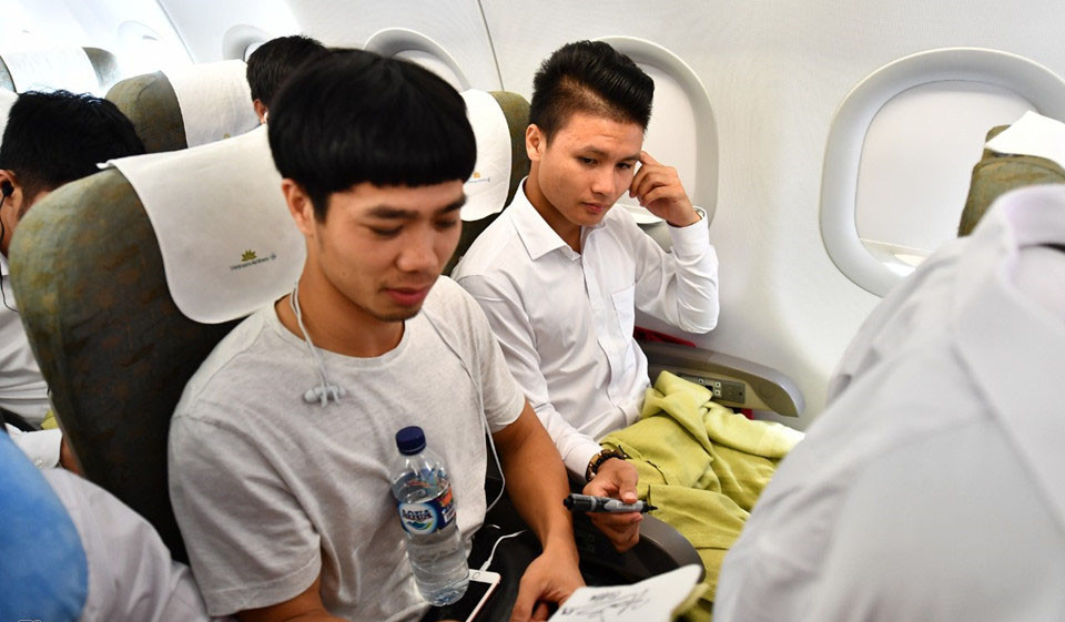 Olympic Việt Nam đã về tới sân bay Nội Bài ảnh 52