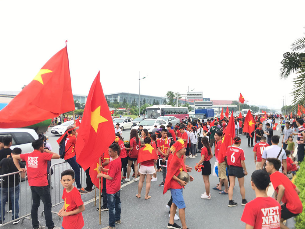 Olympic Việt Nam đã về tới sân bay Nội Bài ảnh 46