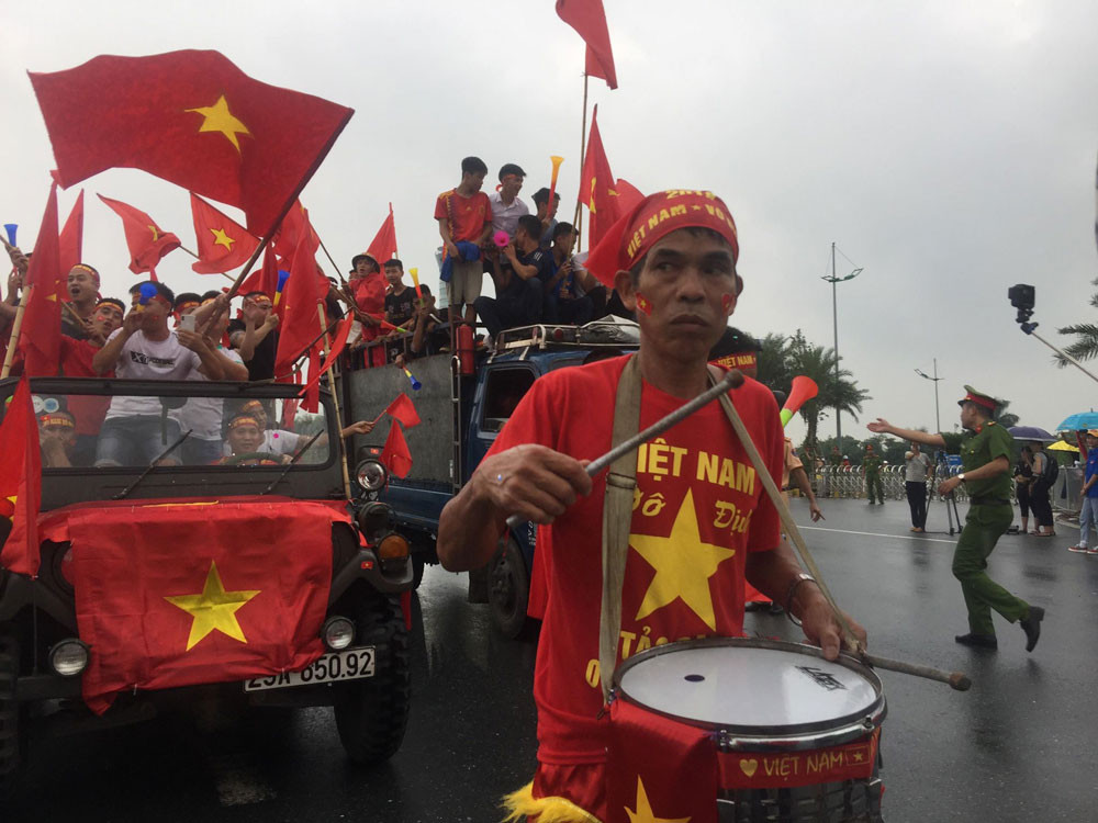 Olympic Việt Nam đã về tới sân bay Nội Bài ảnh 43