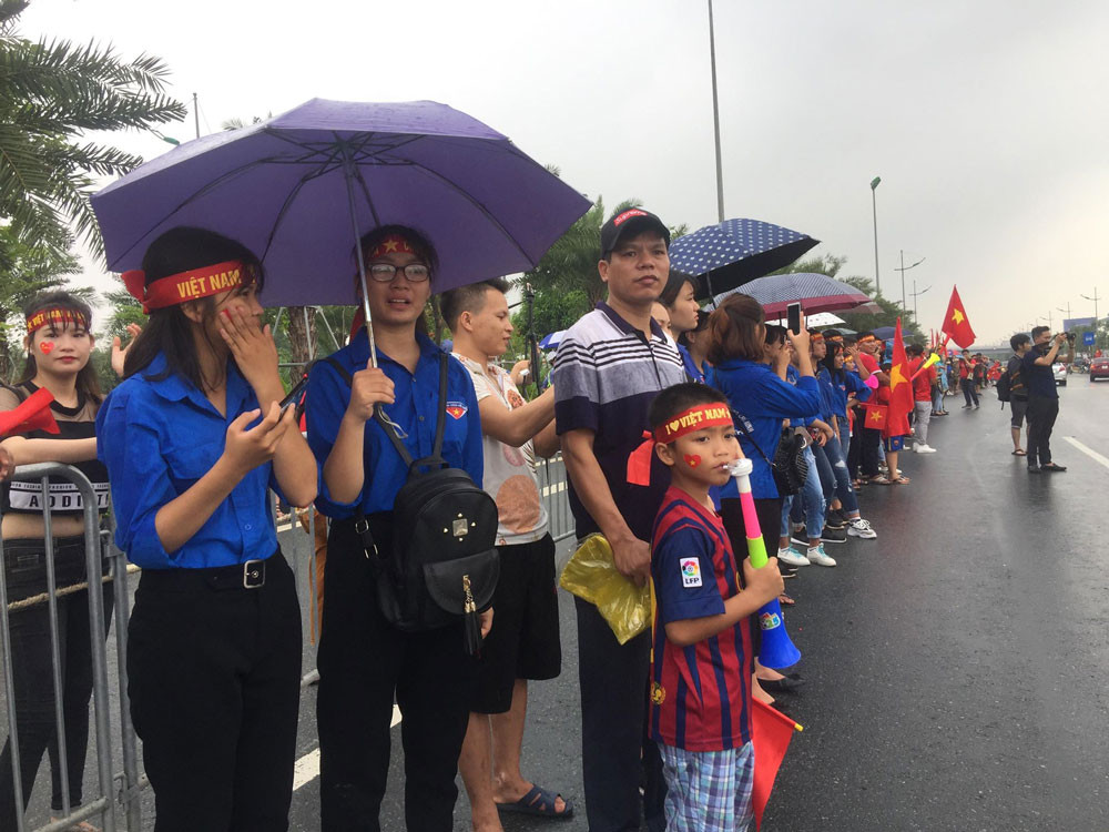 Olympic Việt Nam đã về tới sân bay Nội Bài ảnh 42