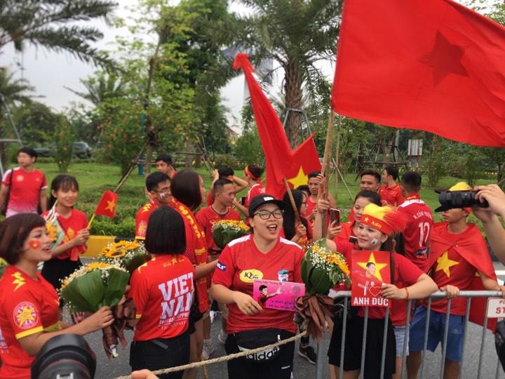 Olympic Việt Nam đã về tới sân bay Nội Bài ảnh 48