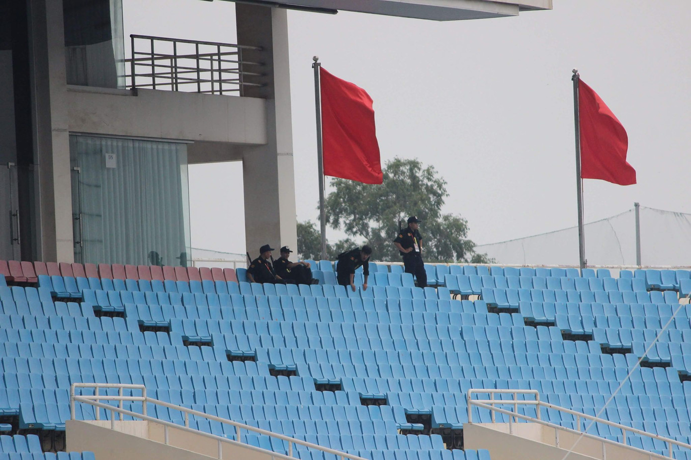 Olympic Việt Nam đã về tới sân bay Nội Bài ảnh 28