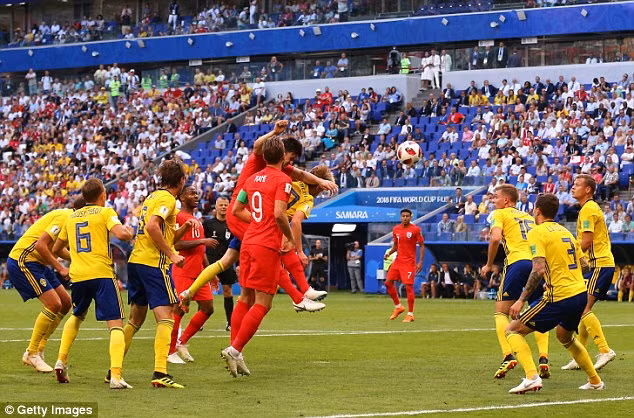 Thắng Thụy Điển, HLV tuyển Anh hóa... nhạc trưởng đam mê ảnh 3