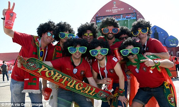 Tây Ban Nha 3-3 Bồ Đào Nha: Cú hat-trick ấn tượng của C.Ronaldo ảnh 1