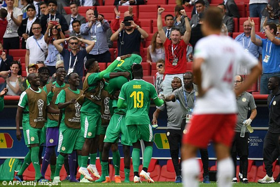 Hàng thủ chơi tệ, Ba Lan thua đau Senegal trận ra quân World Cup ảnh 15
