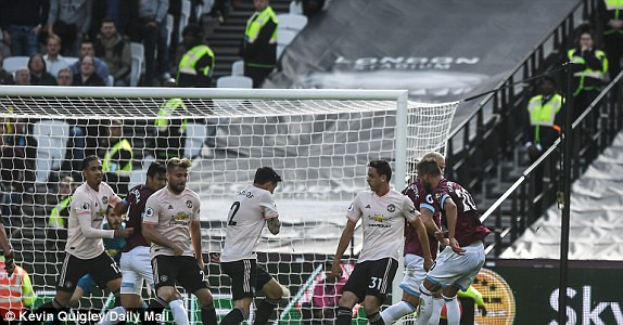 West Ham vs M.U (3-1): Quỷ đỏ sa lầy ảnh 8