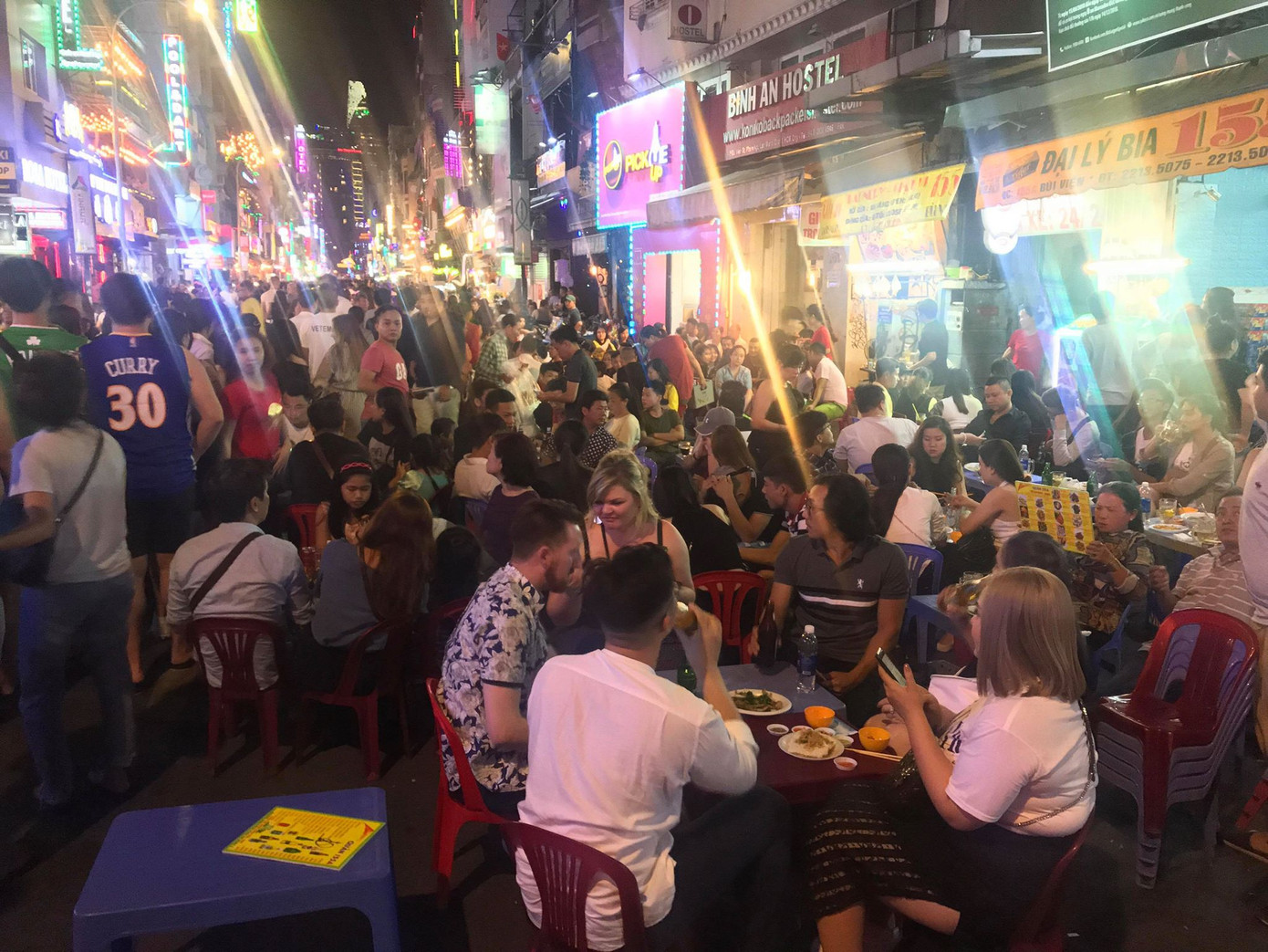 Triệu người cùng đếm ngược hô vang 'chúc mừng năm mới' ảnh 4