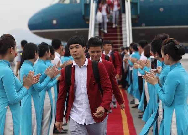 Olympic Việt Nam đã về tới sân bay Nội Bài ảnh 21