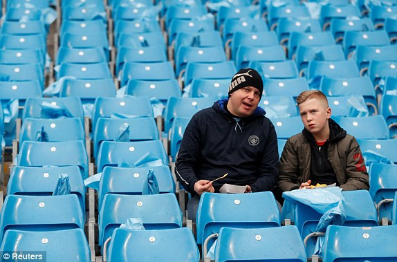 Ngược dòng khó tin, M.U cản Man City vô địch sớm ảnh 6