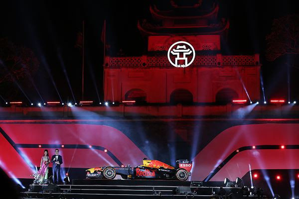 Cận cảnh mẫu xe F1 khủng sẽ dự đường đua Hà Nội ảnh 1