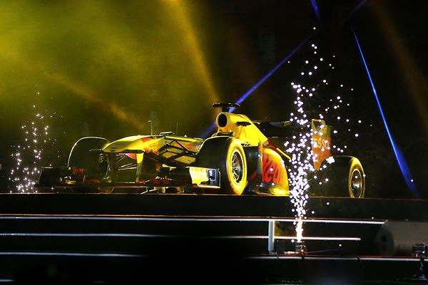 Cận cảnh mẫu xe F1 khủng sẽ dự đường đua Hà Nội ảnh 3