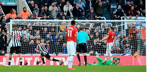 'Vận đen' ám Mourinho, M.U ngửi khói Man City ảnh 2