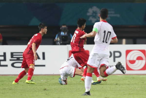 Công Phượng lập công, Việt Nam lần đầu vào tứ kết bóng đá nam ASIAD ảnh 13