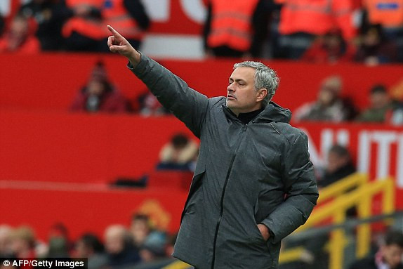 Ngược dòng khó tin, M.U cản Man City vô địch sớm ảnh 5