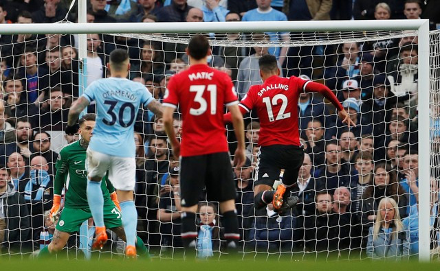 Ngược dòng khó tin, M.U cản Man City vô địch sớm ảnh 20