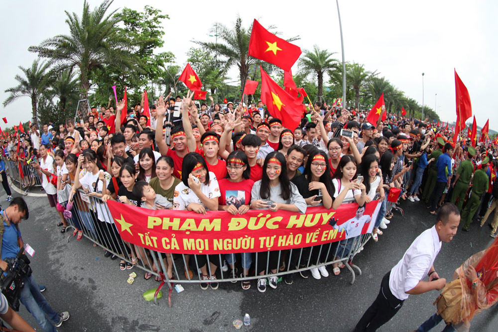 Olympic Việt Nam đã về tới sân bay Nội Bài ảnh 13