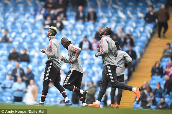 Ngược dòng khó tin, M.U cản Man City vô địch sớm ảnh 10