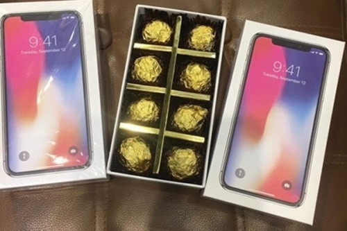 Hoa đắt gấp đôi, socola iPhone X cháy hàng dịp Valentine ảnh 1