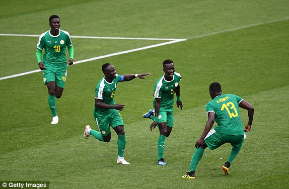 Hàng thủ chơi tệ, Ba Lan thua đau Senegal trận ra quân World Cup ảnh 14