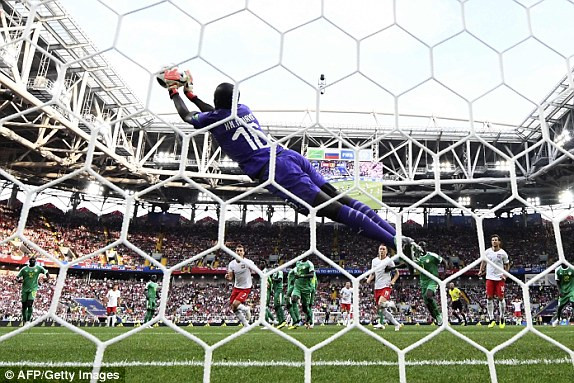 Hàng thủ chơi tệ, Ba Lan thua đau Senegal trận ra quân World Cup ảnh 19