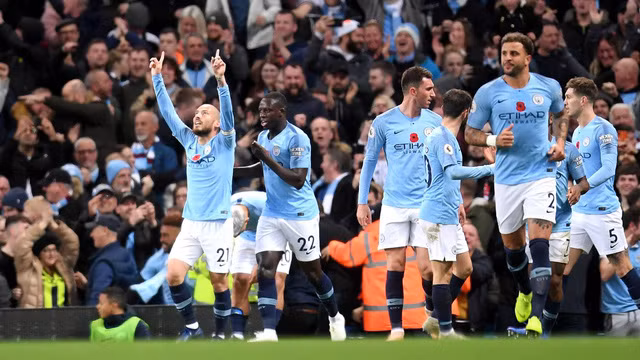 Thắng dễ M.U ở derby, Man City tái chiếm ngôi đầu Ngoại hạng Anh ảnh 9