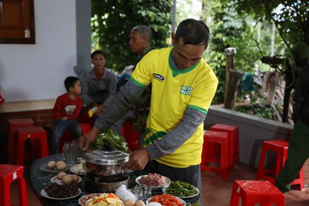 Những cung bậc cảm xúc của CĐV ở chung kết lượt đi AFF Cup ảnh 10