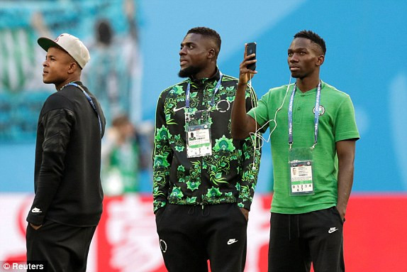 Argentina lách qua khe cửa hẹp vào vòng 1/8 World Cup ảnh 4